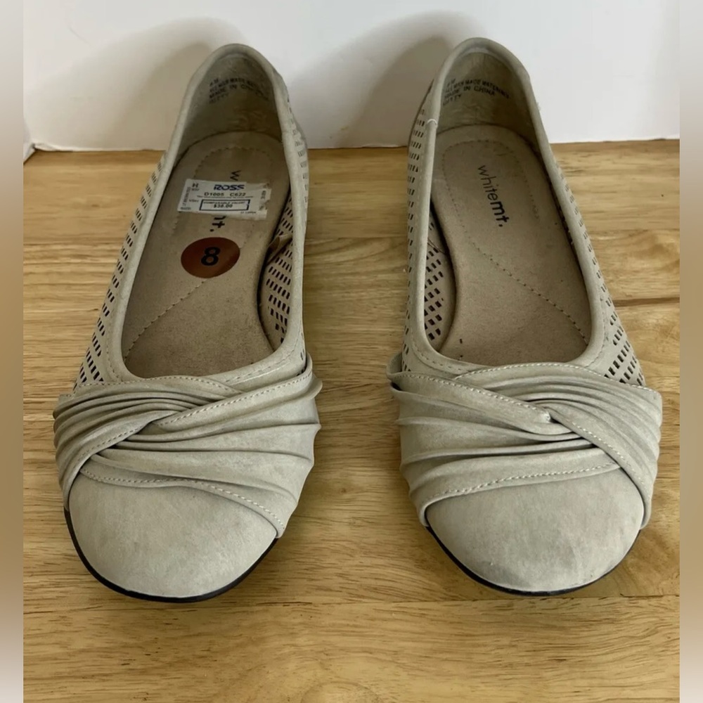 Whitemt. Women’s Shoes Flats Size 8 Beige Perforated.